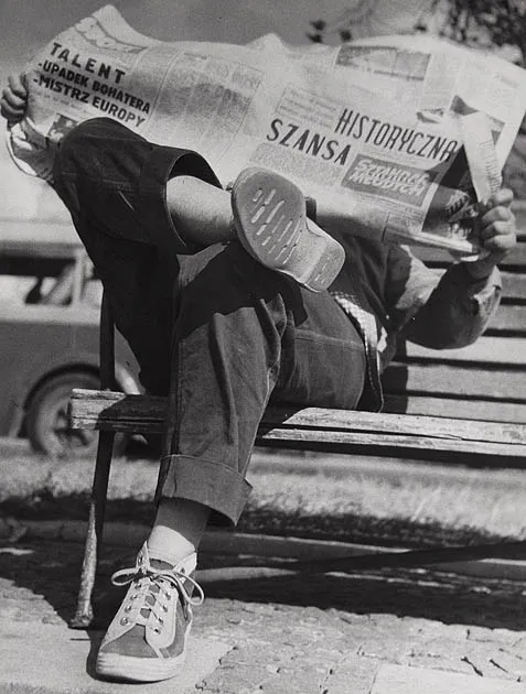 NN NN, Czytający gazetę, ok. 1959