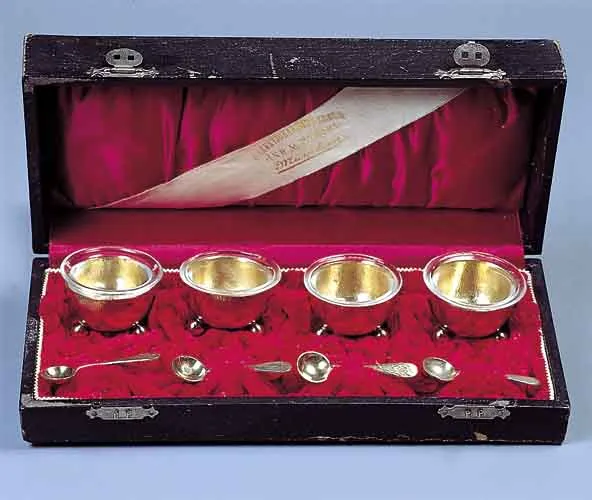 Autor nierozpoznany, Komplet 4 solniczek