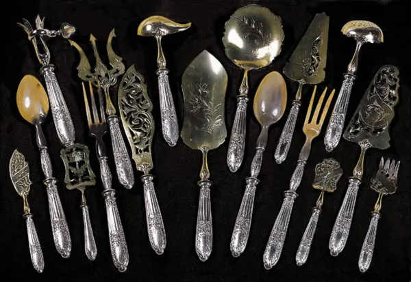 Autor nierozpoznany, KOMPLET SZTUĆCÓW ŚRODKA STOŁU, pocz. XX w. 