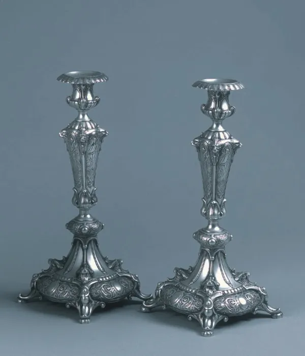 Autor nierozpoznany, Para lichtarzy, ok. 1890