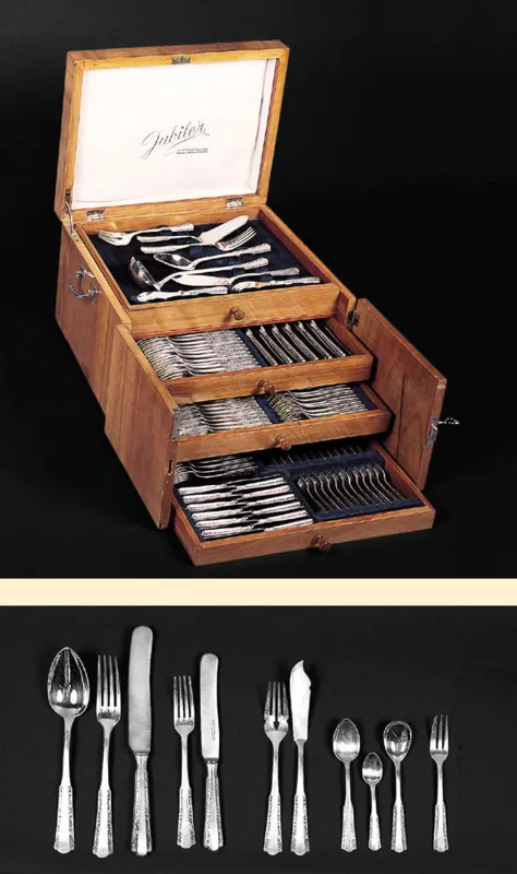 Autor nierozpoznany, KOMPLET SZTUĆCÓW W KANTYNIE, lata 50. XX w.