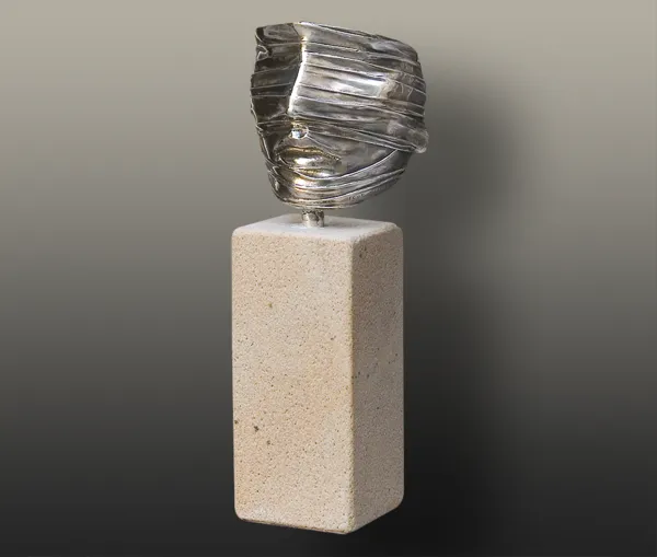 Igor Mitoraj, Głowa w draperii, 1977