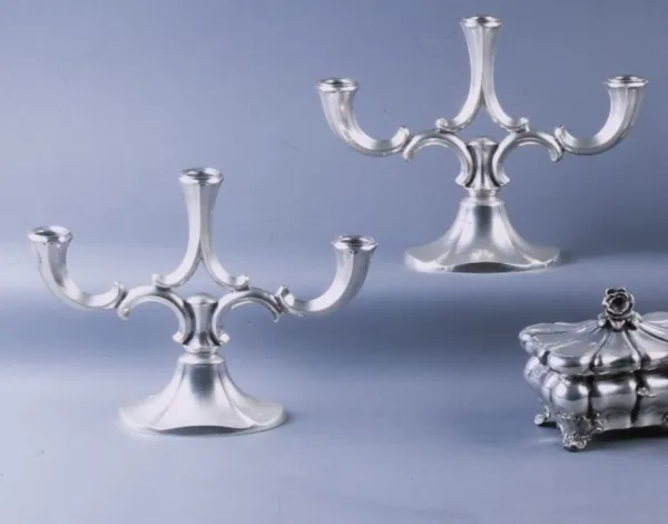 Autor nierozpoznany, Para lichtarzy trójświecowych, po 1920