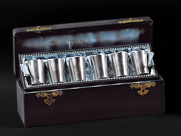 Autor nierozpoznany, KOMPLET 12 KIELISZKÓW DO WÓDKI, ok. 1910