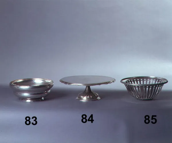 Autor nierozpoznany, Kosz ażurowy (85)