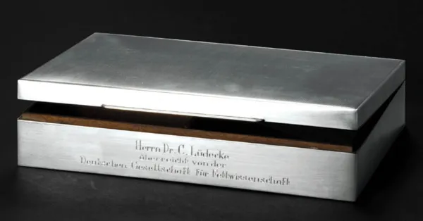 Autor nierozpoznany, KASETA NA PAPIEROSY LUB CYGARA, okres międzywojen