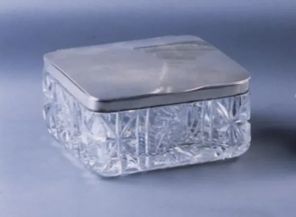 Autor nierozpoznany, Puzderko na biżuterię, ok. 1930