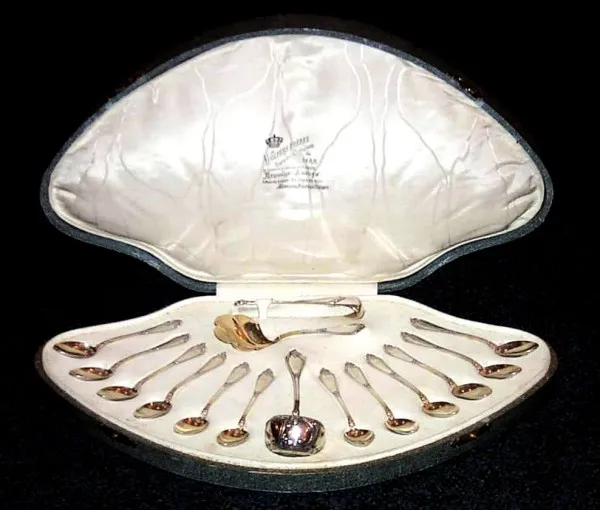 Autor nierozpoznany, Komplet 12 łyżeczek do herbaty, pocz. XX w.