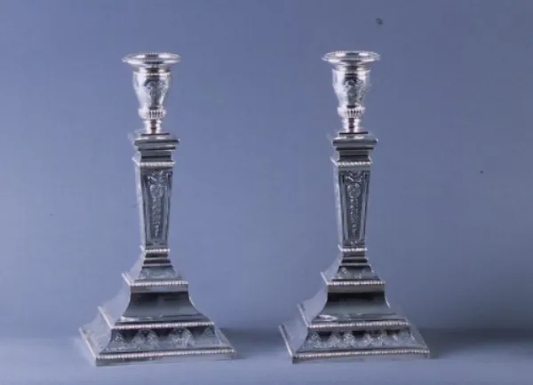 Autor nierozpoznany, Para lichtarzy, 2 poł. XX